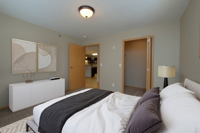 Fargo, ND Urban Plains Apartments | Bedroom - Urban Plains