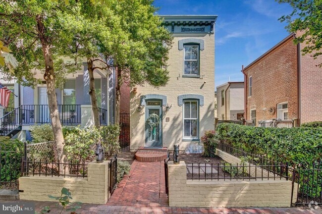 Building Photo - 650 A St NE Rental