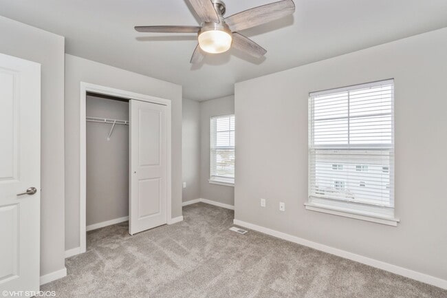 Building Photo - Big Ben Townhomes - 2 Bedroom/1.5 Bathroom