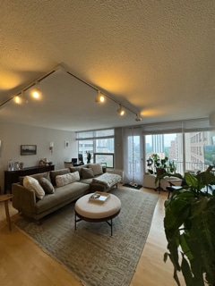 Photo - 1400 N State Pky Unit 15B