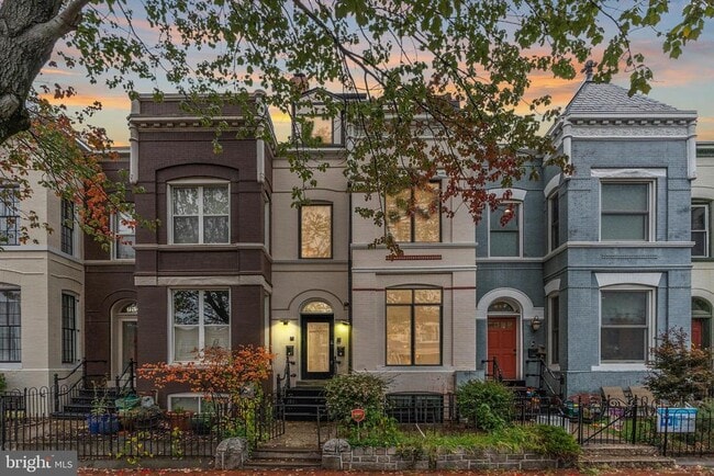 Building Photo - 652 L St NE Rental