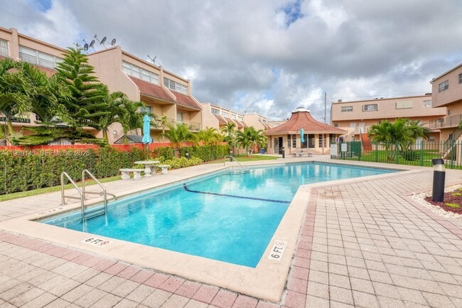 Building Photo - 840 SW 105th Ave Unit 318