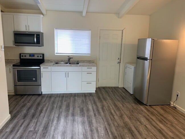 Building Photo - Ash Duplex Unit 1311