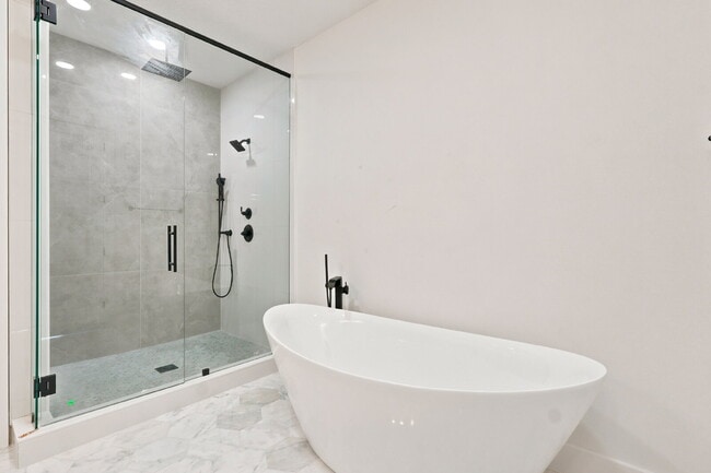 Photo - 2138 W Nassau St Unit 2