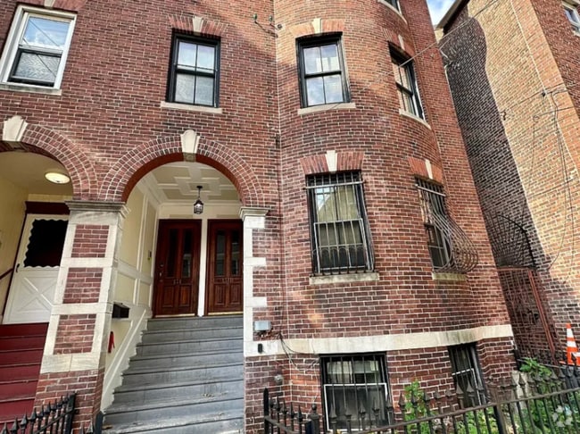 Building Photo - 151 Highland St Unit 2 Rental
