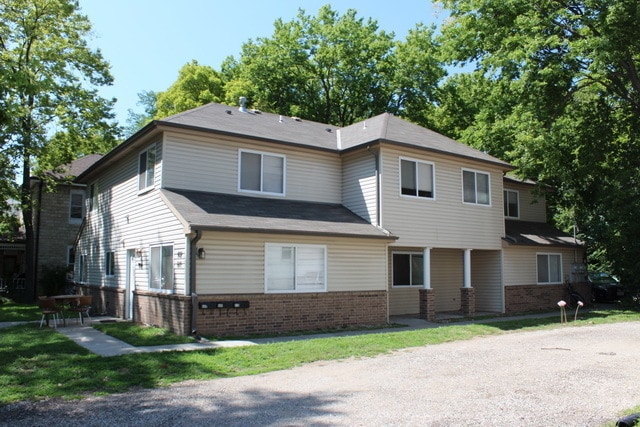 Building Photo - Pre-Leasing for 26/27 School Year