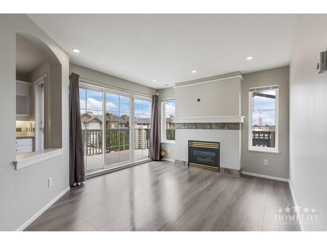 Photo - 6336-6197 197 St Unit 305
