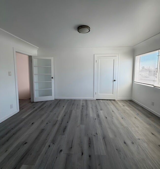 519 W 42nd Pl