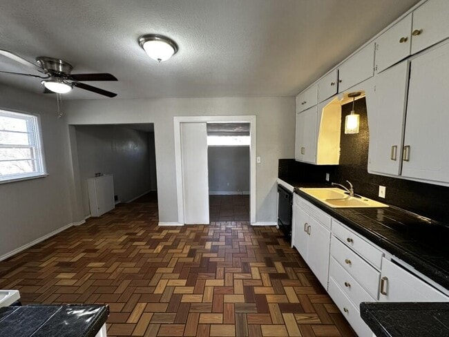 Photo - 1602 39th St