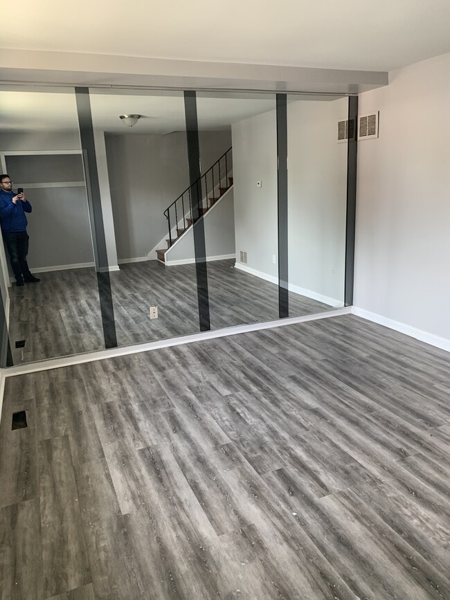 Photo - 261 E Haines St