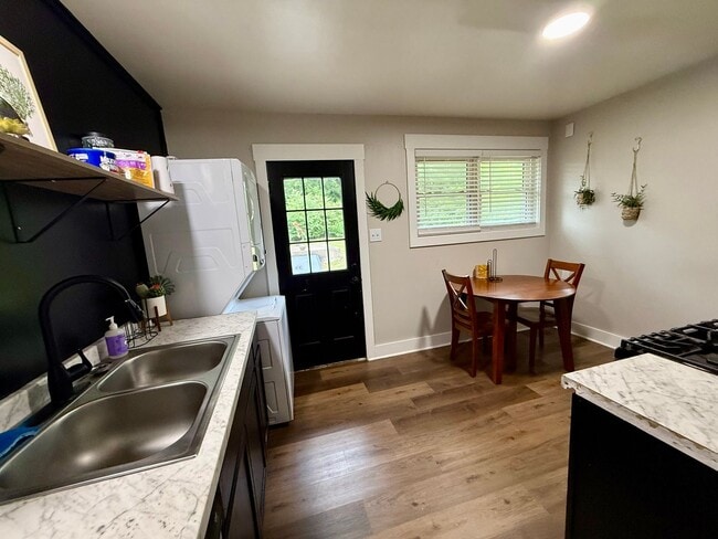 Photo - 1824 Rosemond Ave