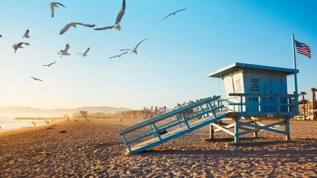 Justo afuera de tu puerta - 35 Dudley Ave