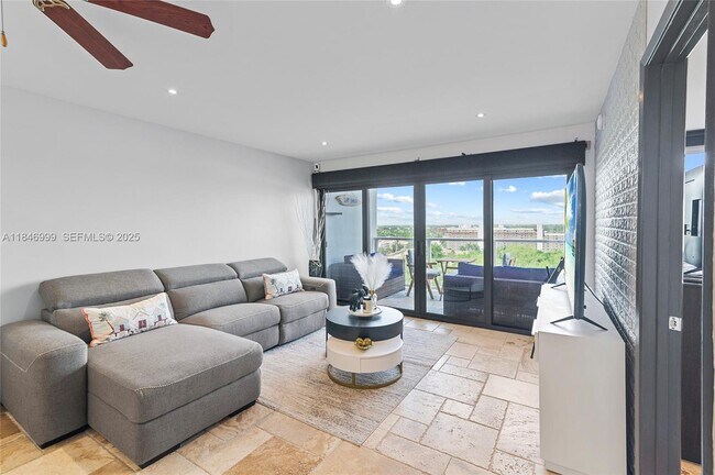 Photo - 1401 N Riverside Dr Unit 1406