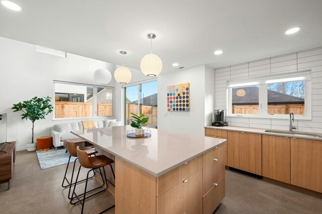 Photo - 4809 N Kerby Ave