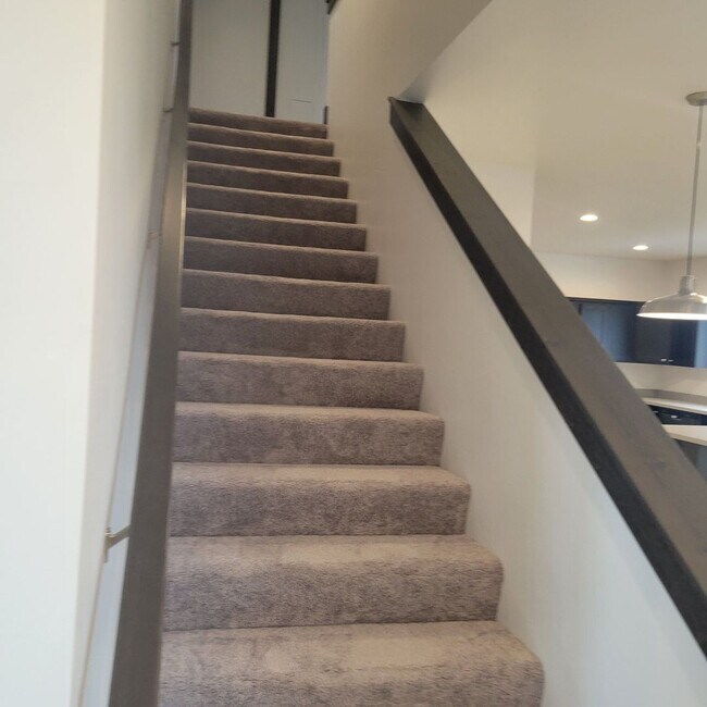 Photo - 3 Bed 2.5 Bath with double attached garage in Belgrade