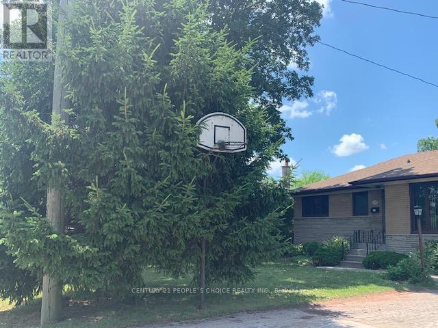 Photo - 1393 Selkirk Ave