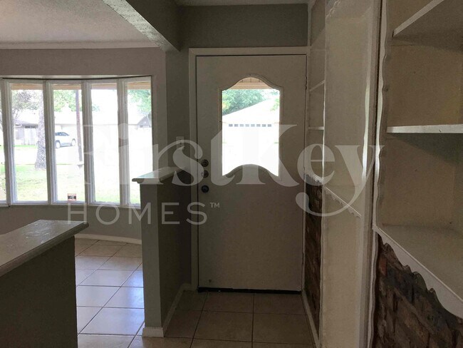 Photo - 2710 Peachtree Ln