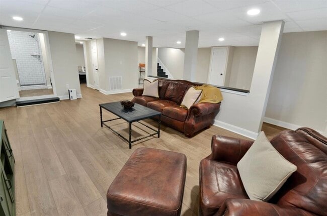 Photo - 73 Willow Tree Cir