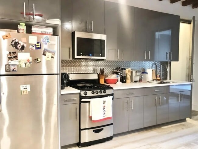 Photo - Furnished room/NOT APARTMENT Unit 3FL