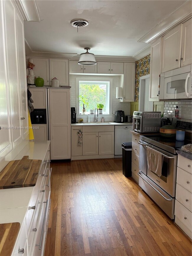Photo - 1710 Segovia St