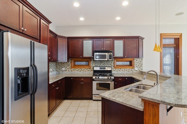 Photo - 2020 N Wood St Unit 1