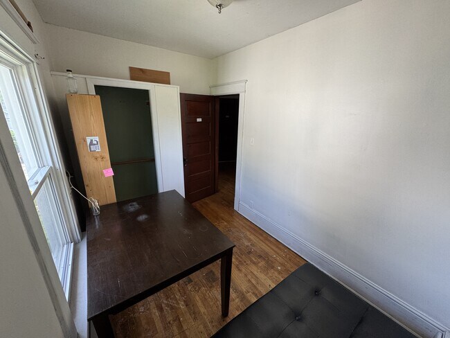 Photo - 18 Birch St Unité Room #1