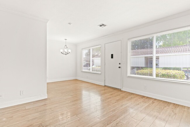 Photo - 4905 Bridgepointe Pl