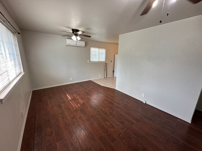 Photo - 313 N Kentucky St