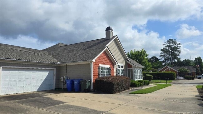 Building Photo - 127 Nandina Ct