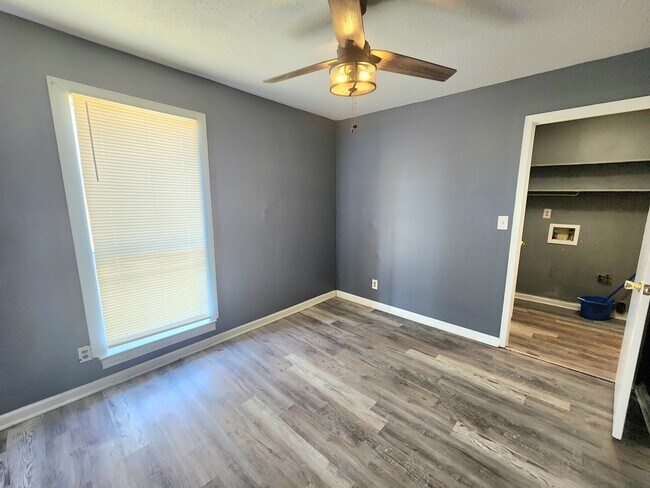 Photo - 6061 Briarhurst Dr