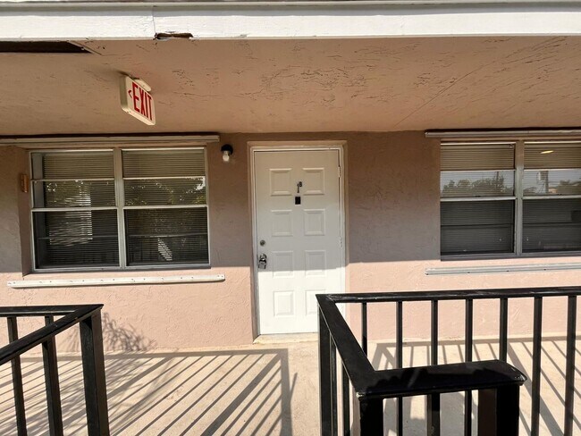 Building Photo - 116 N F St Unit 116 N F Street 2