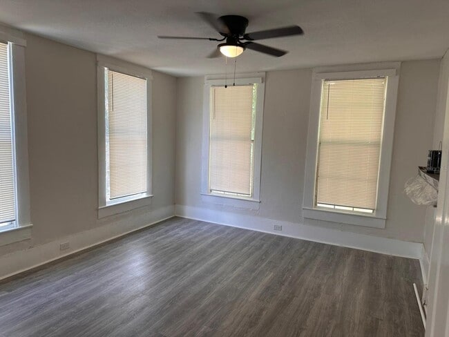 Photo - 829 NE 3rd St