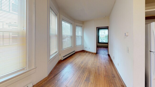 Building Photo - 10 Langdon St