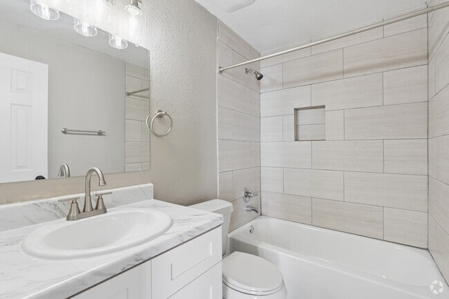 1BR, 1BA - 520SF - Bathroom