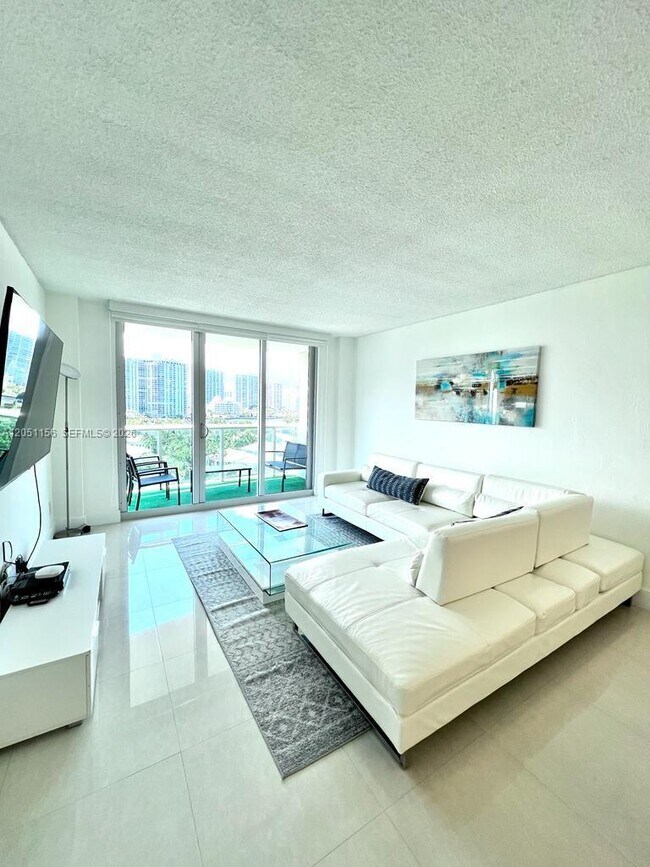 Photo - 19370 Collins Ave Unit 918