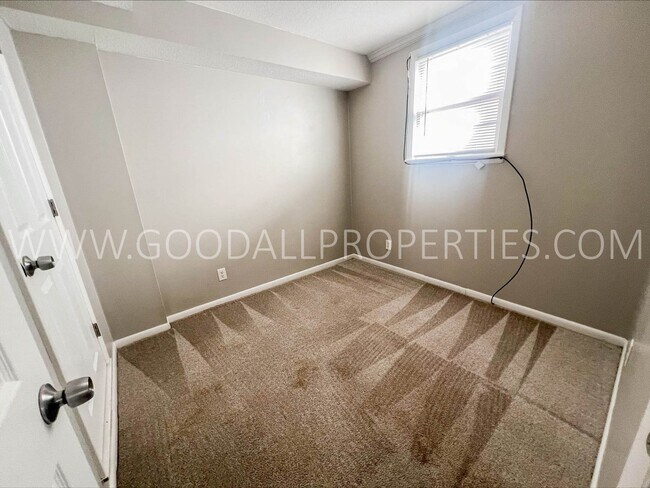 Photo - 3 Bedroom 1 Bath Duplex in Clive with fenc...
