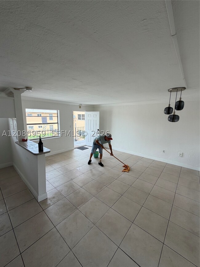 Building Photo - 3855 SW 79th Ave Unit 19