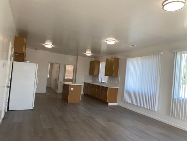 Photo - 2406-2408 W Avenue 134th (LO) Unidad 2408 W Avenue 134th