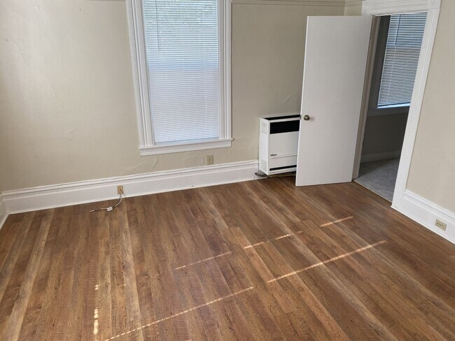 Photo - Charming 1-Bedroom, 1-Bathroom Ground Floor Apartment Unidad 1014 D