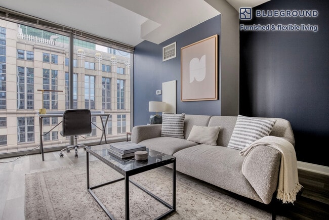 Building Photo - 210 N Wells St Rental