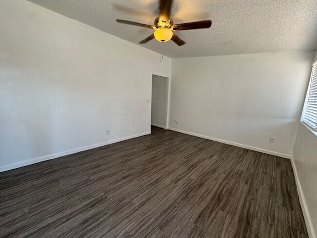 Photo - 1605 E Crown Unidad A