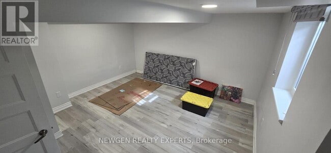 Photo - 181 Satok Crescent