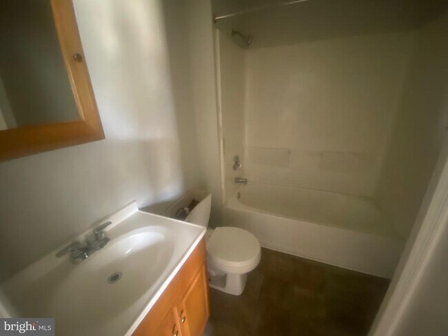 Photo - 131 Simpson St