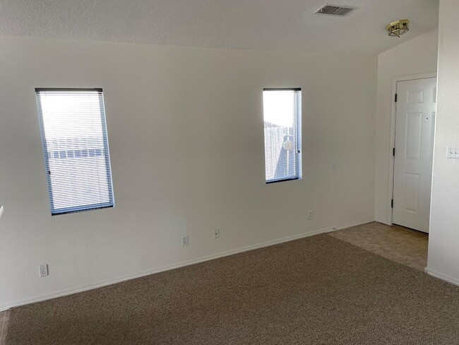 Photo - 4749 Kelly Way NE