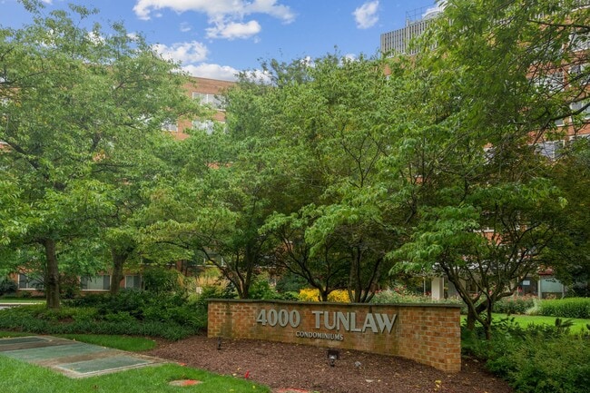 Photo - Walk to Georgetown! One Month Concession! Professionally Managed & Recently Renovated // 1 Bedroo... Unidad 727