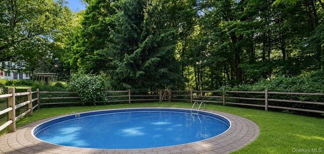 Photo - 264 Titicus Rd