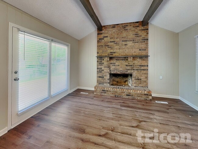 Photo - 408 NW Palmer Dr
