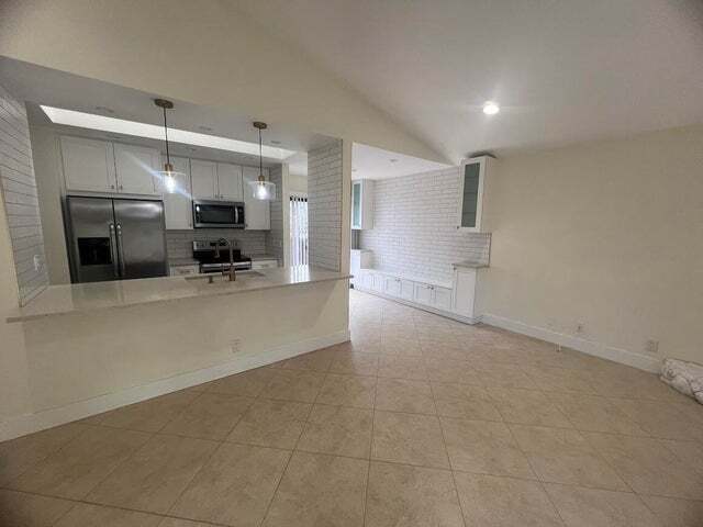 Photo - 541 NE 47th St