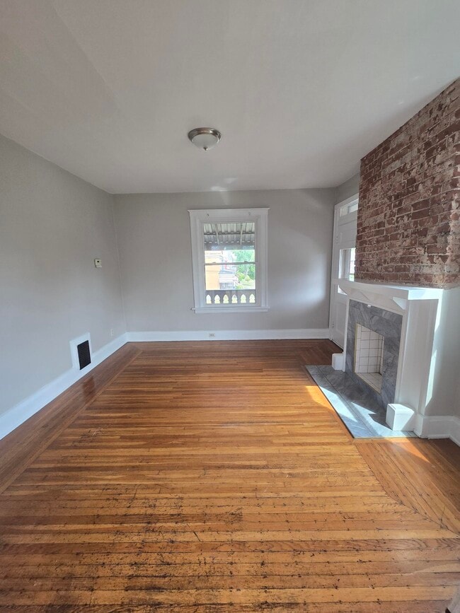 sala de estar, vista 2 - 2221 Hudson Ave Unidad 2221 Hudson