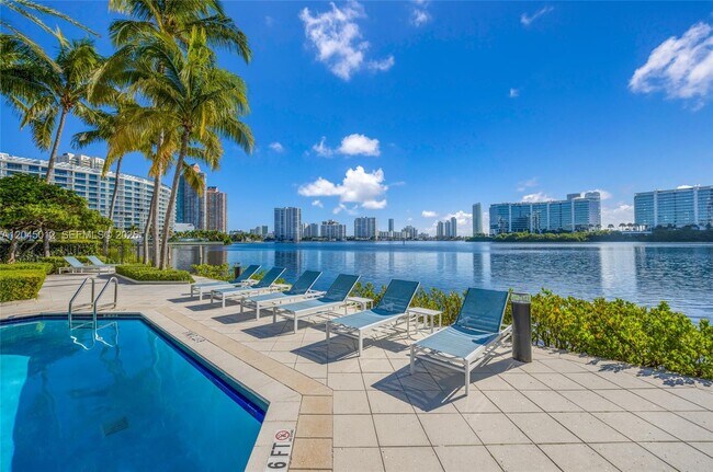 3255 NE 184th St Unit 12112